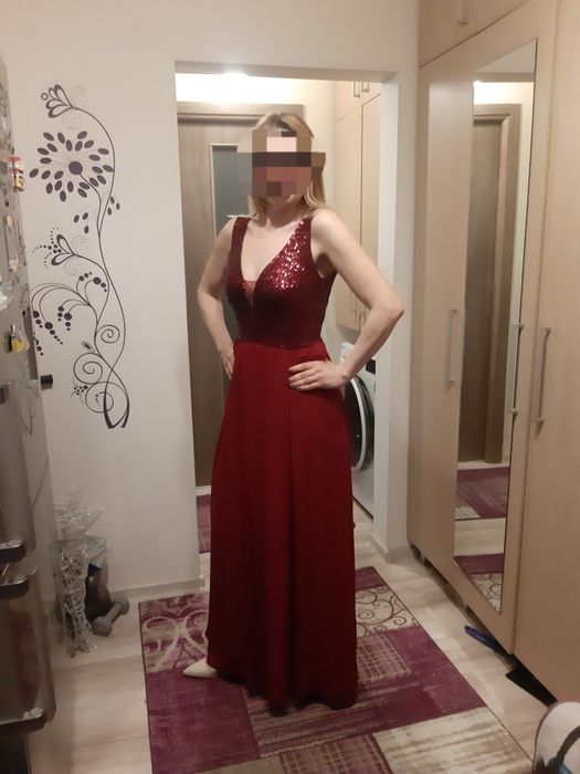 Vand rochie de seara, mărimea 36÷38, purtată o dată.