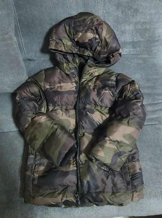 Продам детскую куртку на 4-5 лет next