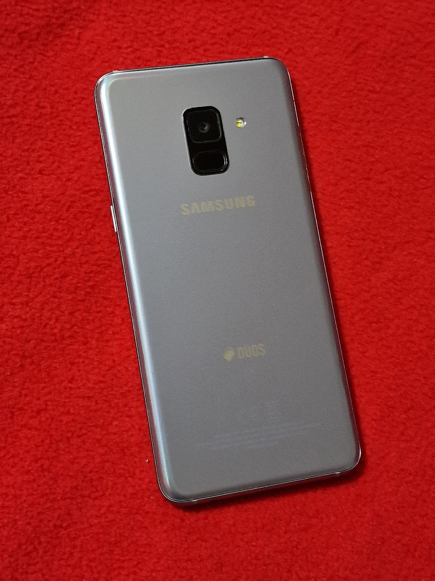 Samsung Galaxy A8 Orchid Gray 64Gb, Impecabil, Liber de rețea.