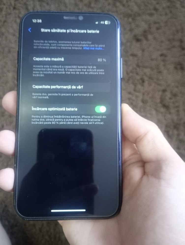Vând iPhone XR.