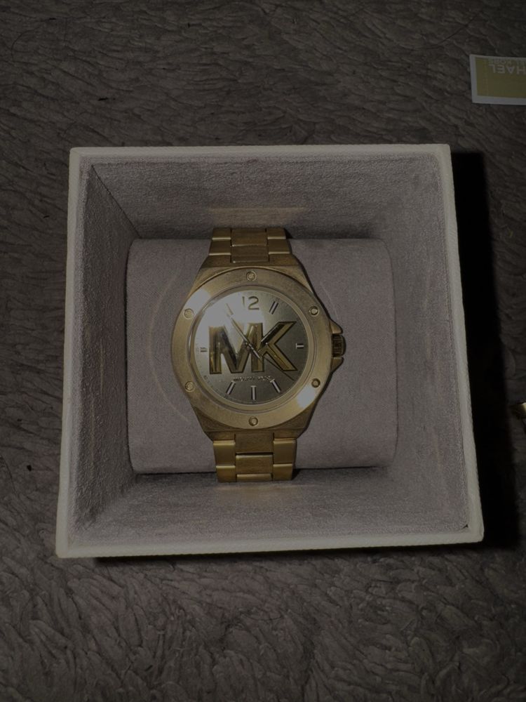 Чисто нов часовник michael kors