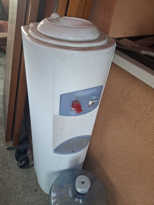 Dozator apa  cu 2 bidoane