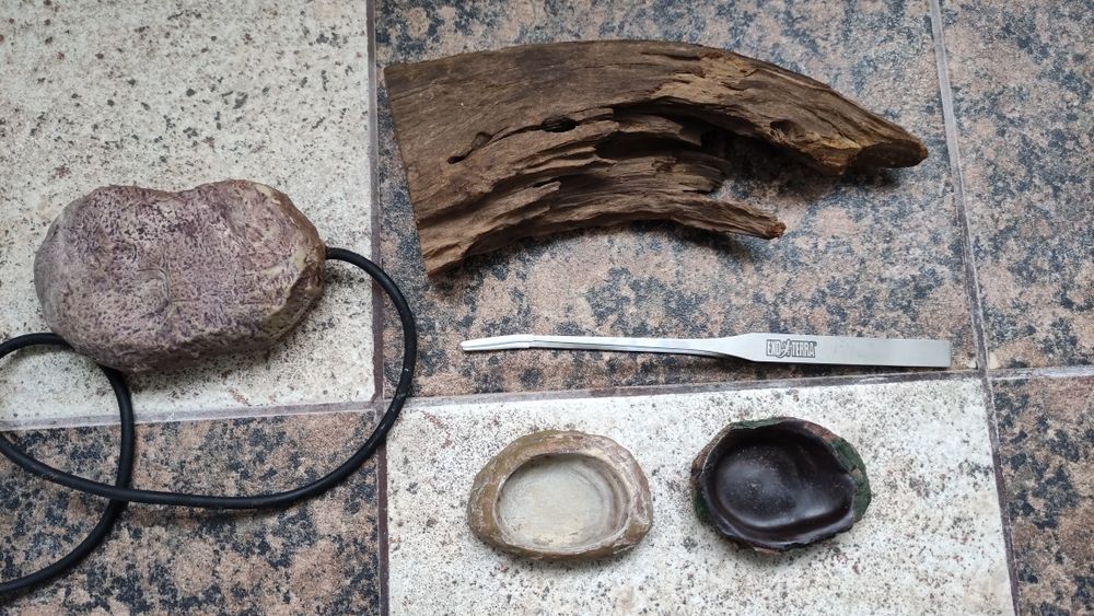 Vând accesorii terariu reptile