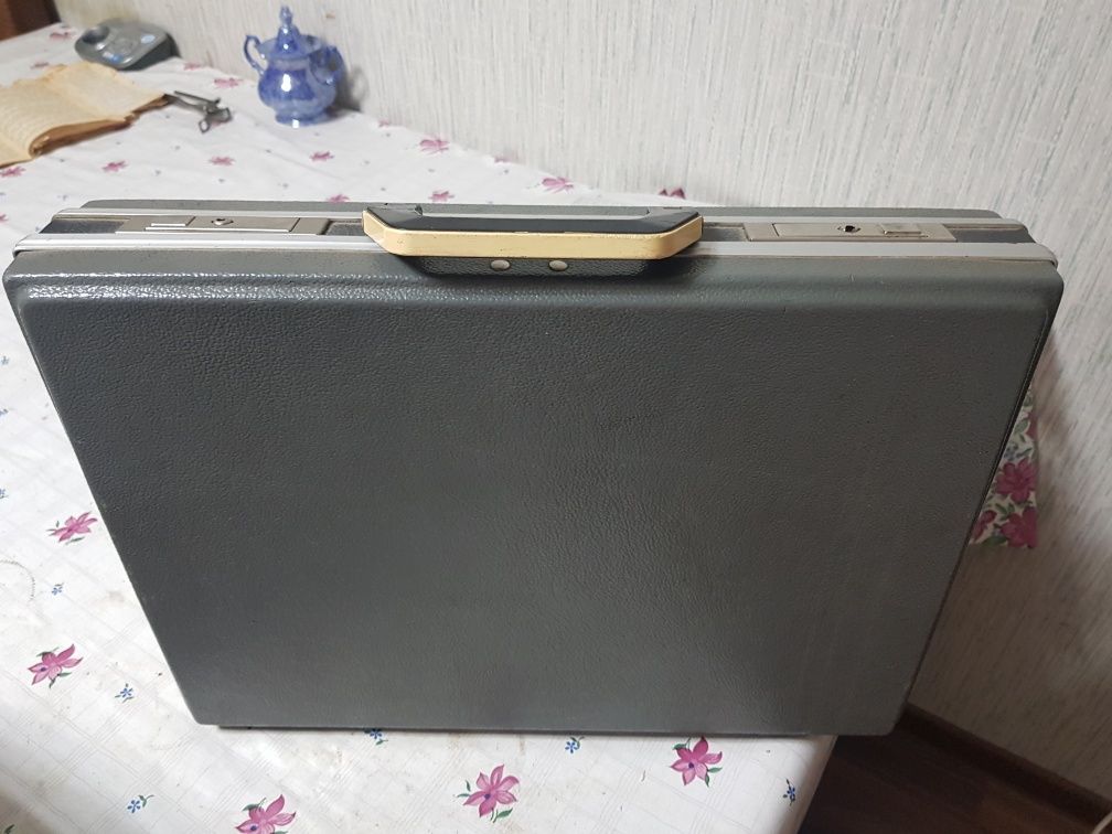Дипломат-Кейс,в отличном состоянии!!!