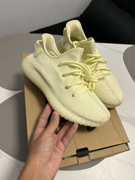Yeezy 350 v2 culoare deschisa