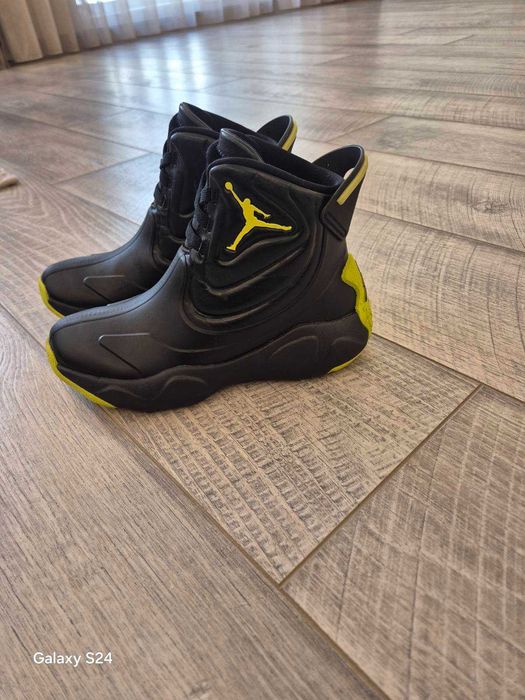 Ботуши Nike номер 33, 5