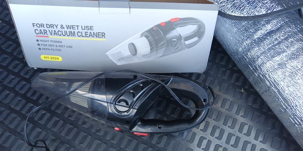 Vând aspirator auto