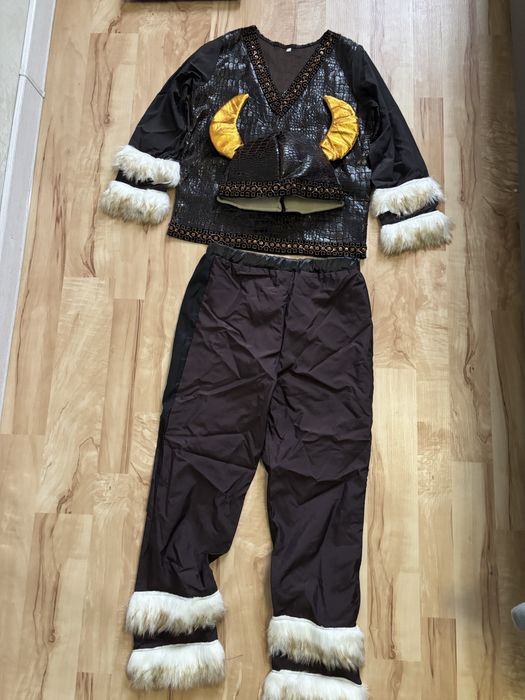 Продам детские костюмы возраст 7-8-9-10 лет