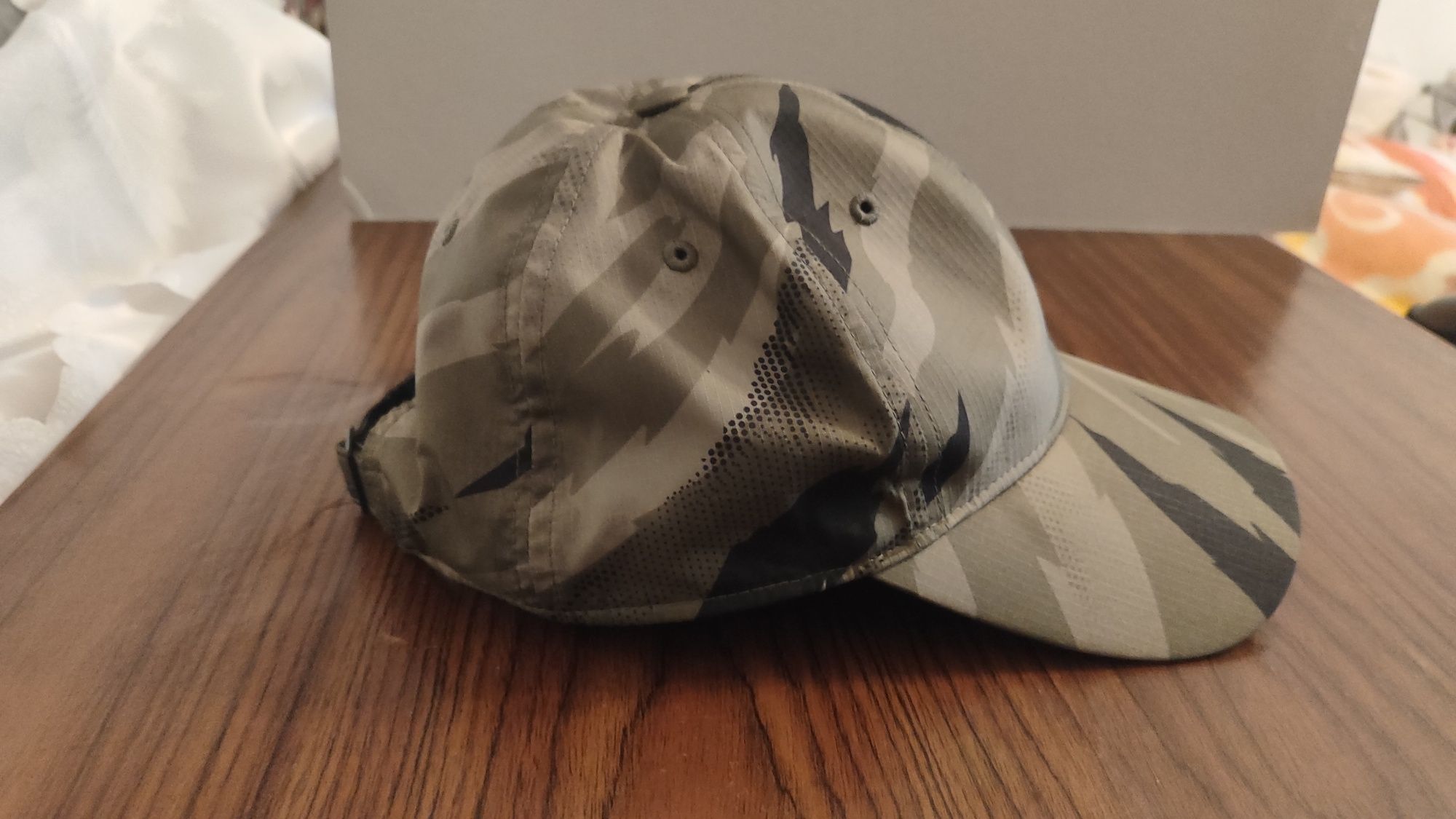 Шапки с козирка Adidas, Quiksilver