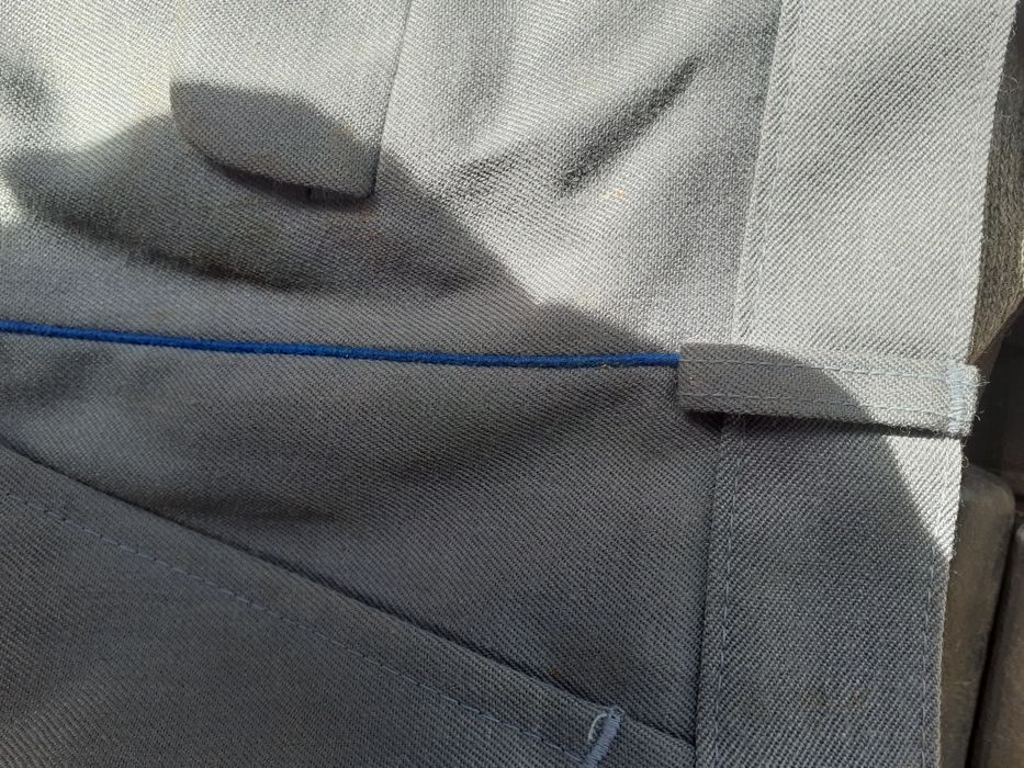 Продавам нови в. каски и газ.фенери.Дрехи старшинство и кепета.