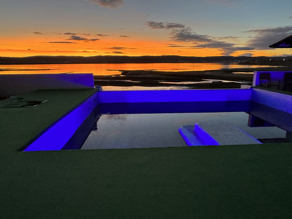 DISPONIBIL DE REVELION cabana pe malul lacului Budeasa