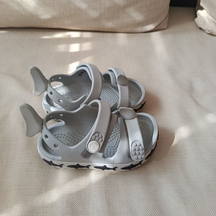 Сандали Crocs Shark размер 6с