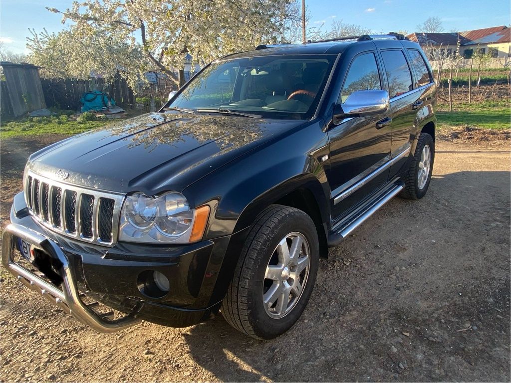 Vând Jeep Grand Cherokee