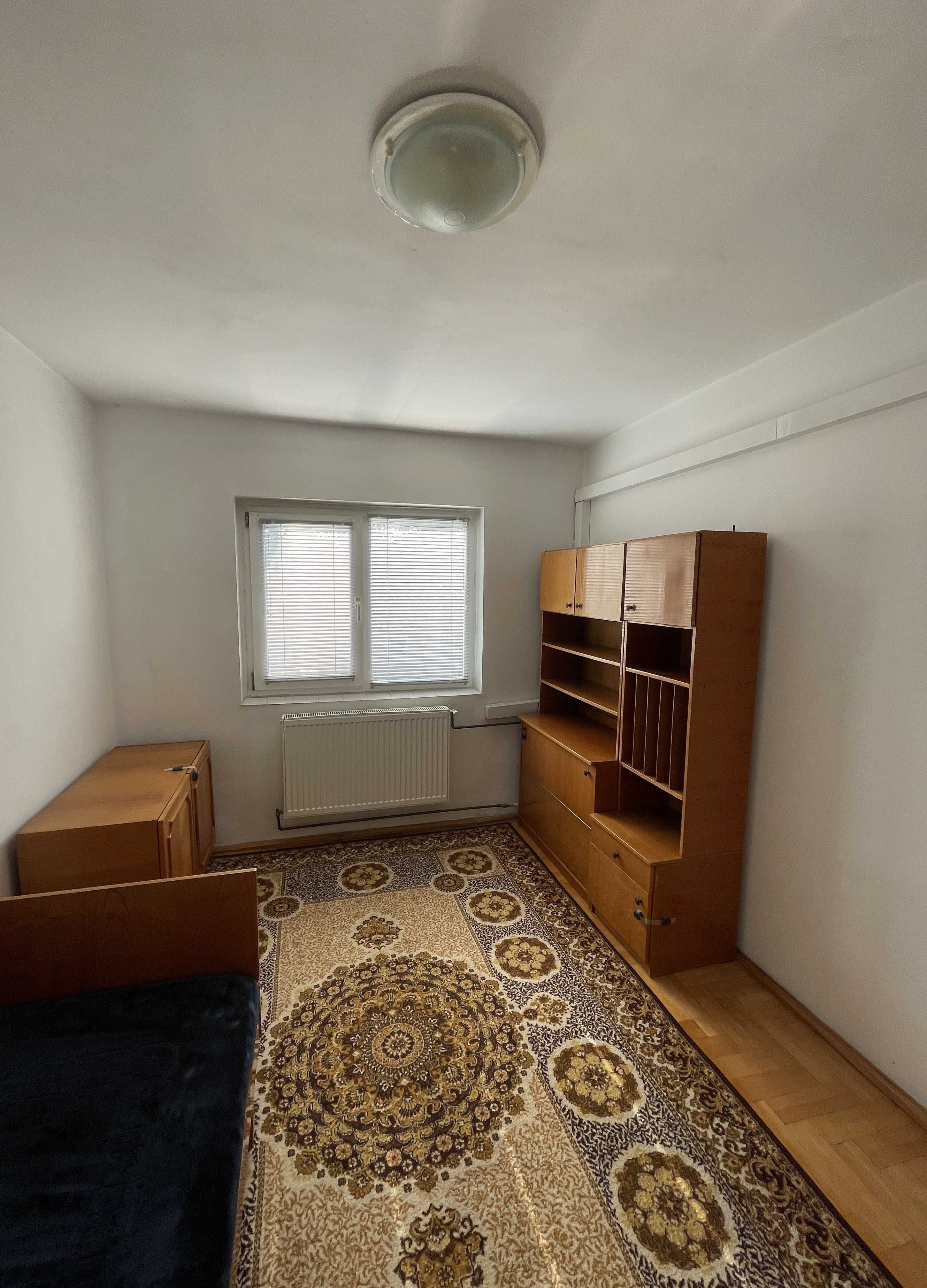 Proprietar vand apartament decomandat 3 camere in zona Girocului