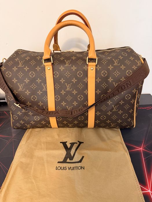 Сакове- Louis Viutton