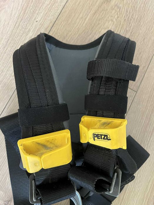 Сбруя Petzl AVAO и каска Petzl Vertex Vent