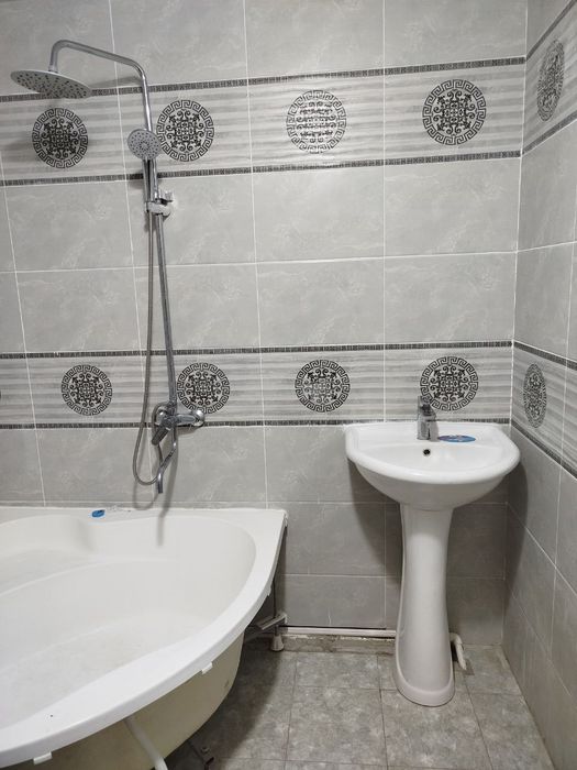 3 xonali Kvartira sotiladi