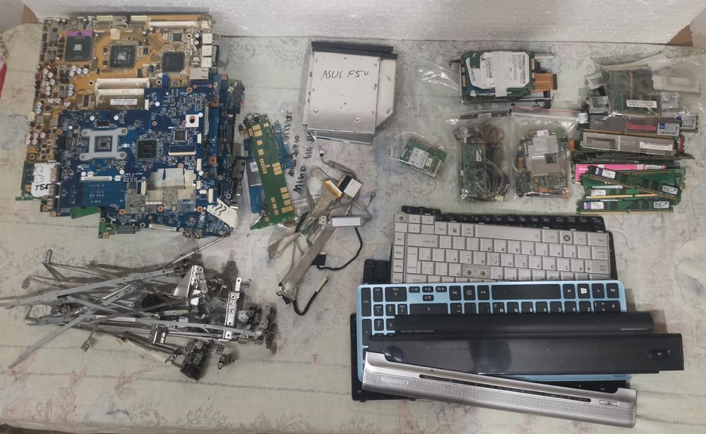 Componente laptop si calculator