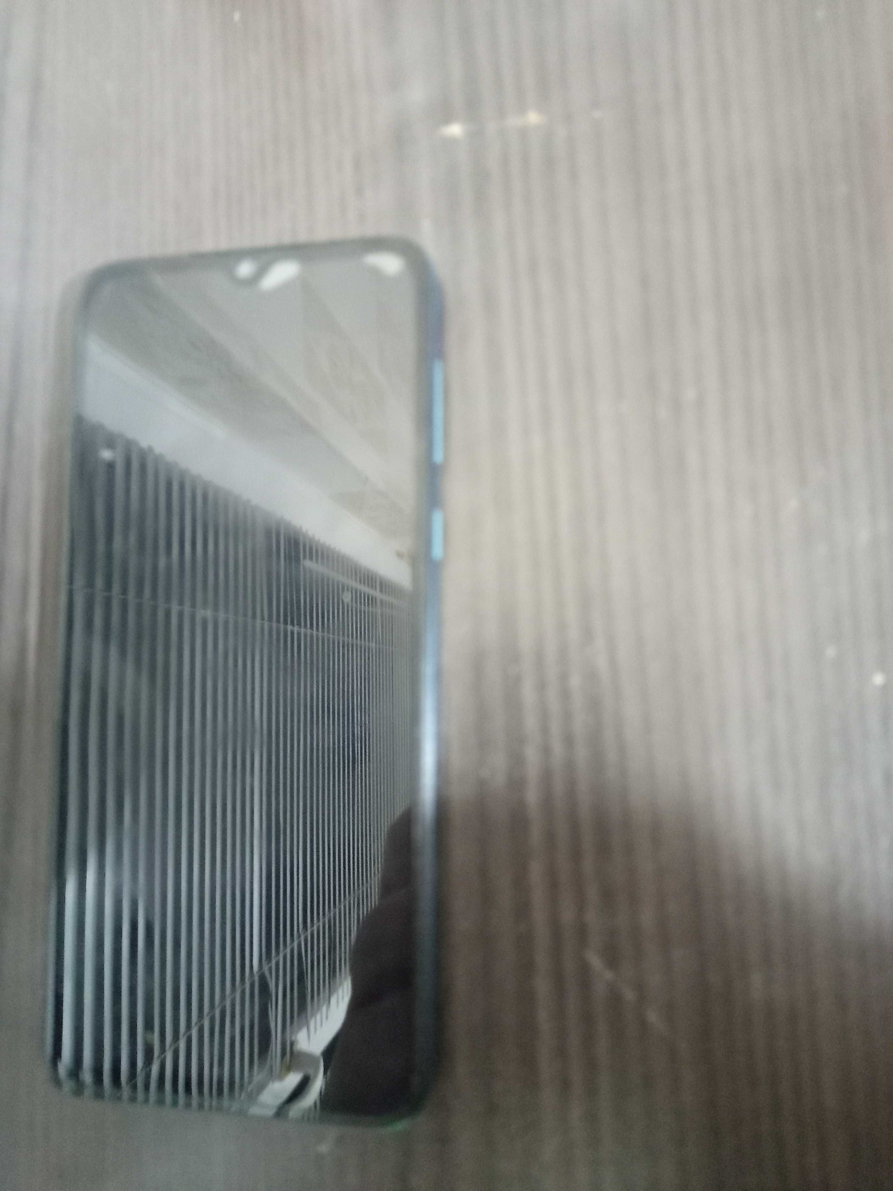 Motorola e13 телефон