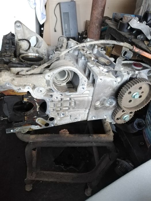 Vând motor pentru piese golf 4 cod motor AUA