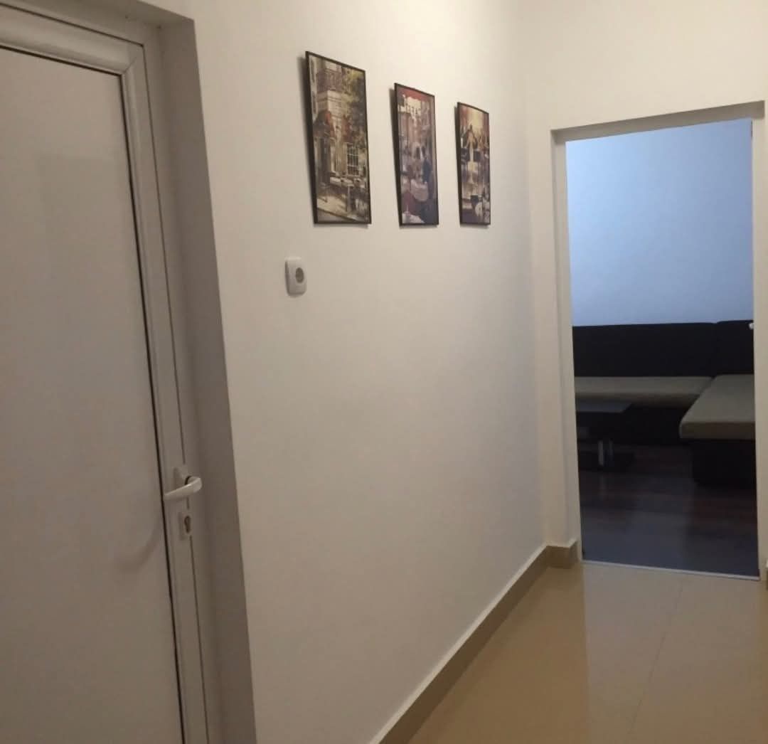 Продава се 2-ст. тухлен апартамент в центъра на гр. Перник