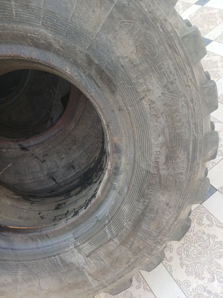 425/85R-21 xolati yaxshi.