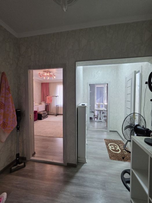 Чирчик шахар 2 м/р Янги Узб 1 х сотилади 42 кв/м Нархи 30.000$ Наличка