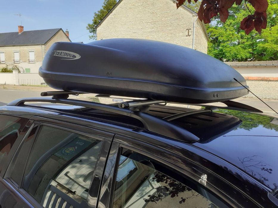 Куфар за кола в много добро състояние за багаж