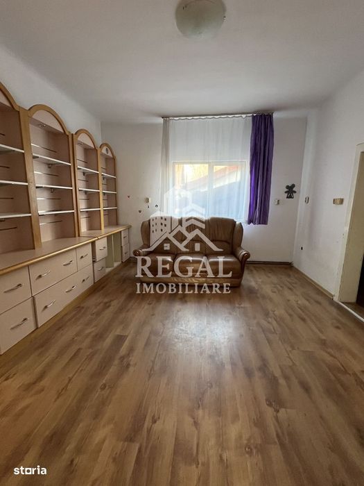 Casă de închiriat – zona Buituri - 6 camere