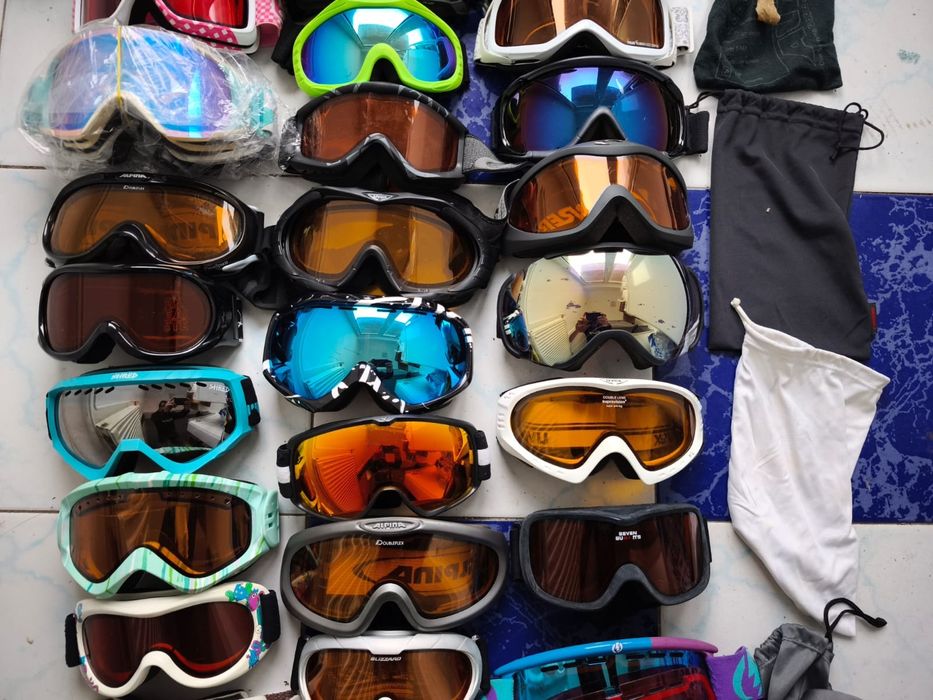 Vand ochelari de schi modele deosebite stare buna!