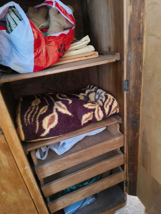 Трикрилен гардероб от орех