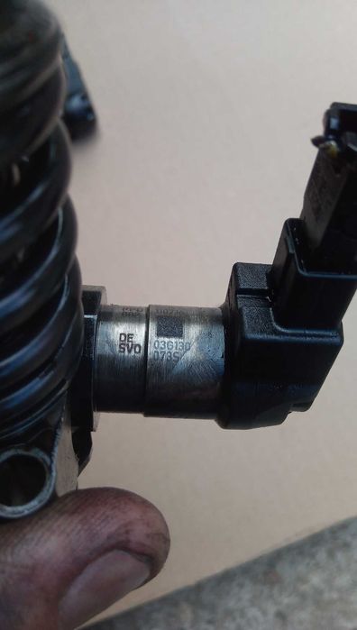 Injectoare Volkswagen Passat B6 2.0 TDI 103 KW tip BKP