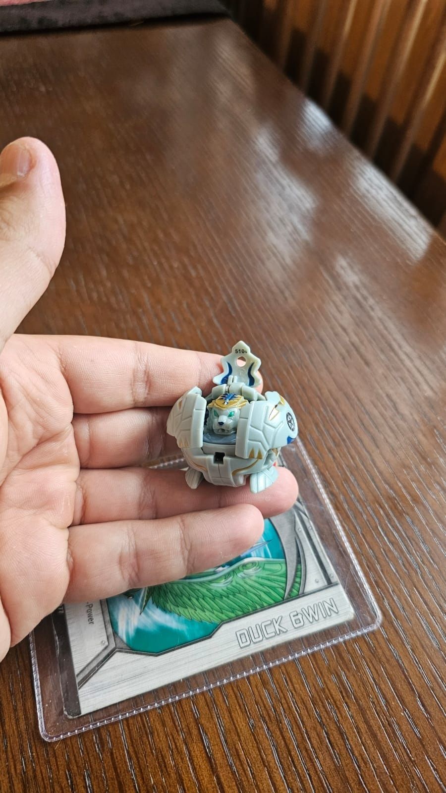 Vând bakugan tigrerra B2 original