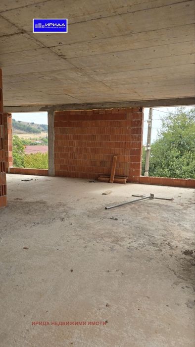 Къща в Сеславци с АКТ 14!