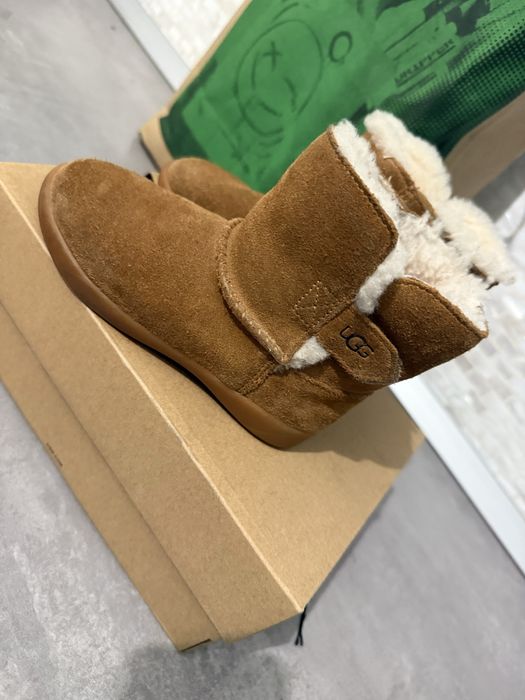 Ghetute ugg copii masura 27.5 / size 9uk