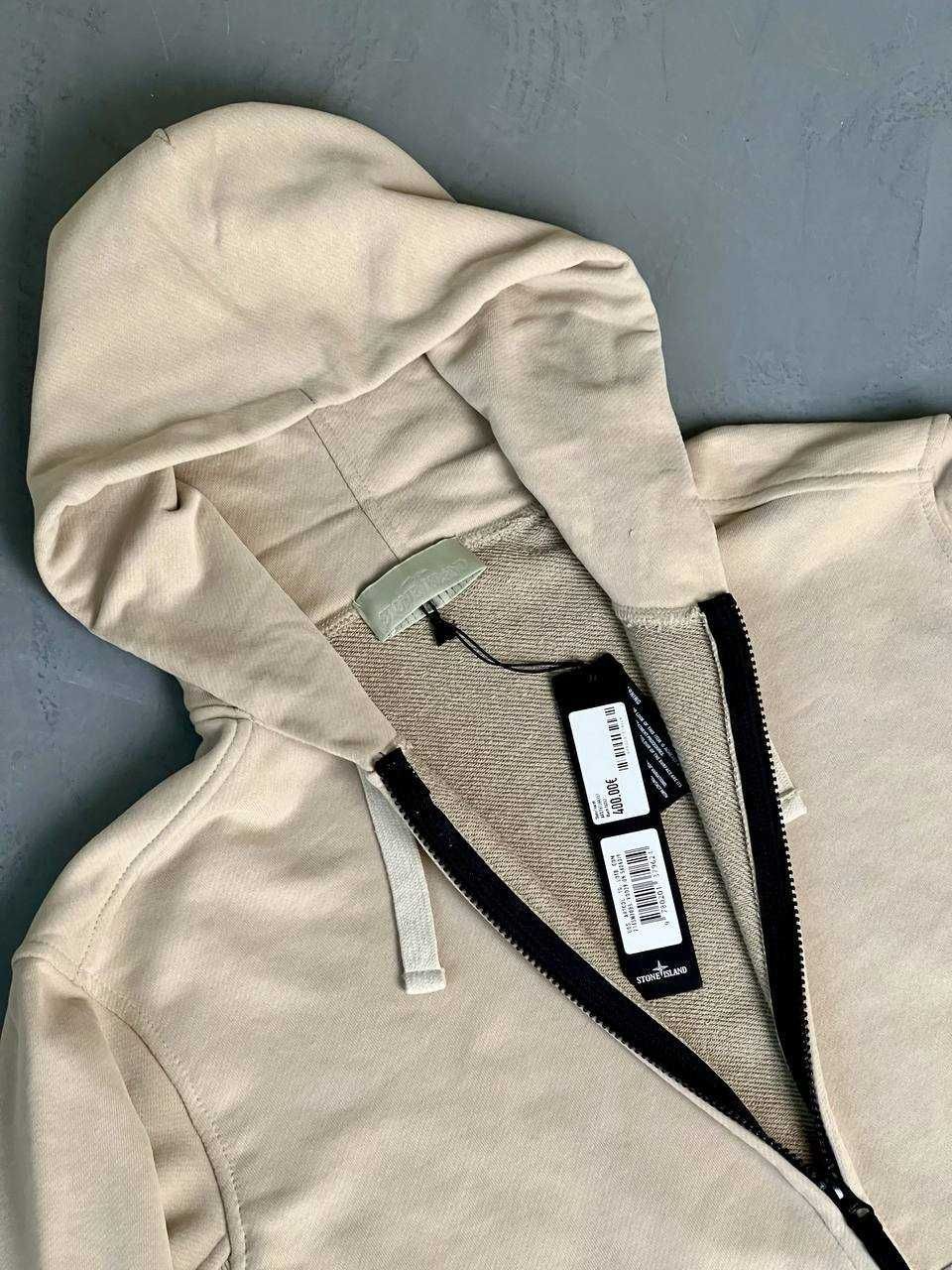 Бежов Суичър Stone Island
