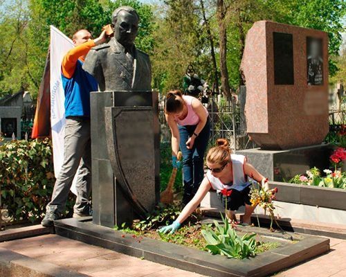 Уход за могилой, благоустройство могил. Не дорого.