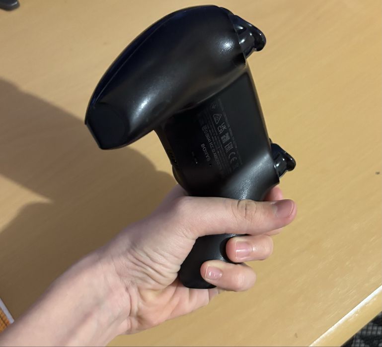 PS5 + 4 игри + FC26 дигитална – Отлично състояние