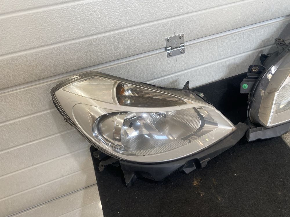 Far stanga far dreapta faruri Renault Clio 3 2006, 2007 , 2008 , 2009,