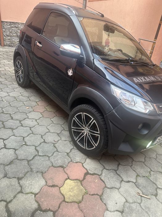 Vand aixam cu 4 locuri