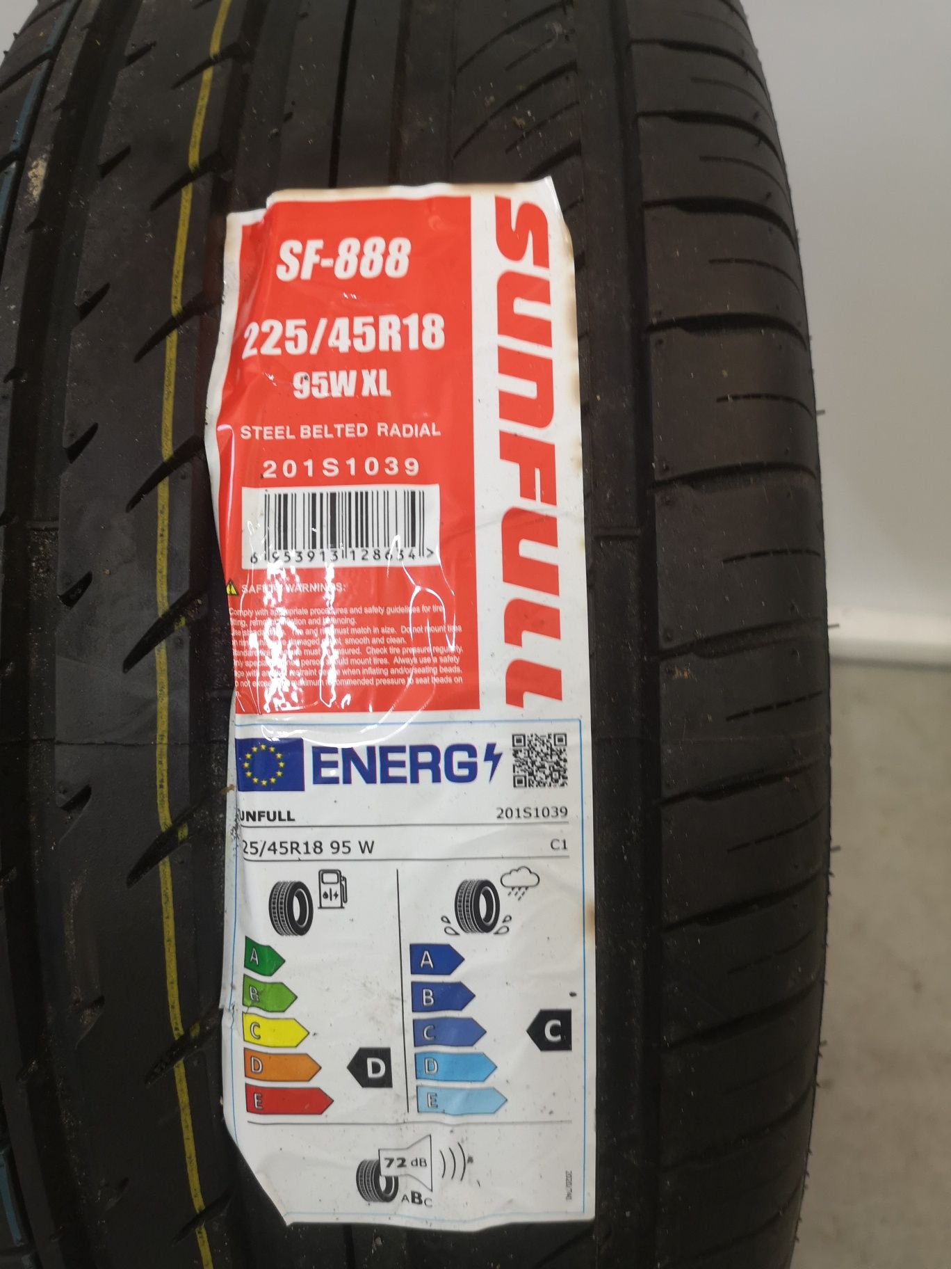 Автомобилни гуми SUNFULL 225/45 R18 ЧИСТО НОВИ!!!