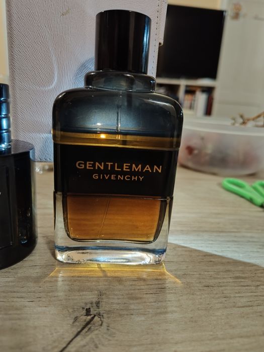 Парфюми Dior Sauvage Elixir  и Givenchy Reserve Privee