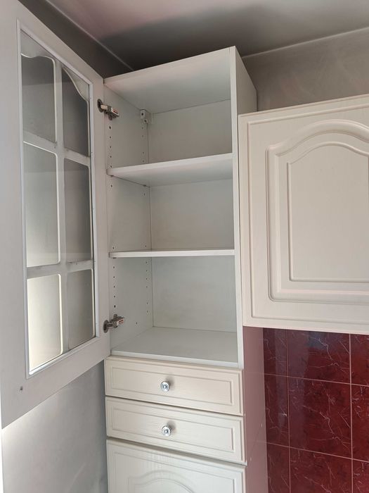 Цяла кухня без уредите