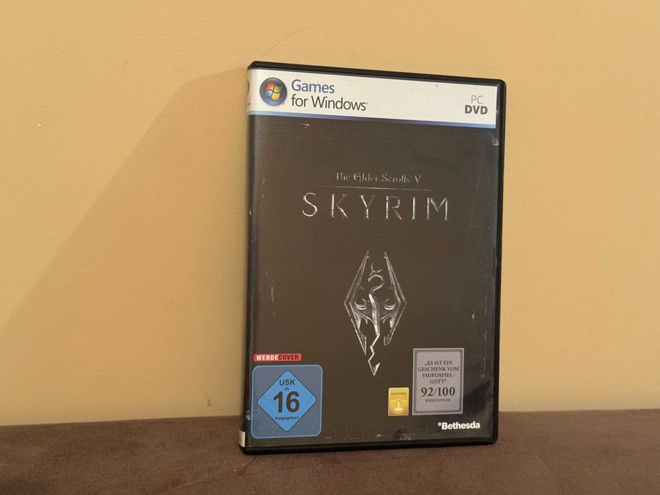 The Elder Scrolls V: Skyrim (PC DVD) · Кутия + диск + карта