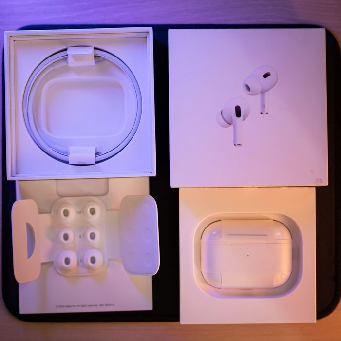 Apple AirPods Pro 2nd Gen, originale, cumpărate din MediaGalaxy