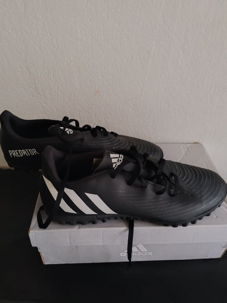 Футболни обувки стоножки"Adidas" Predator