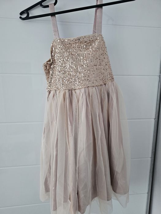 Детска рокля цвят шампанско размер 134-140
