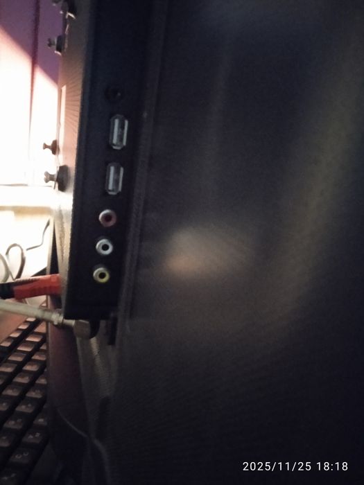 Продам почти НОВЫЙ SMART TV SHARKON Android и  можно как монитор-81sm