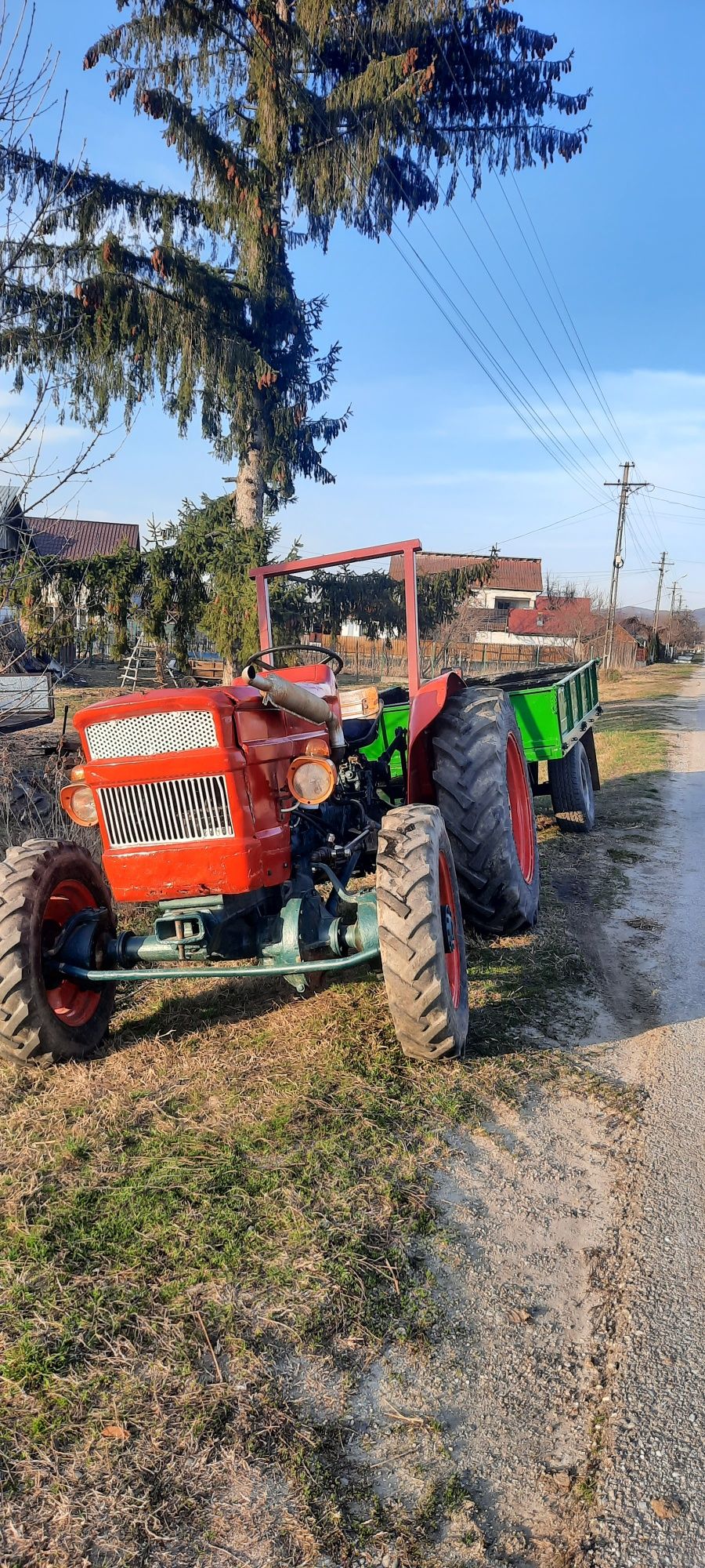 Vând tractor UTB 445 DT cu utilaje