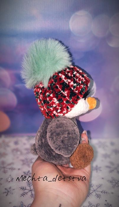 Плюшевый пингвиненок